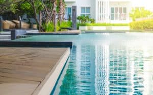 différence entre piscine creusée et piscine hors sol